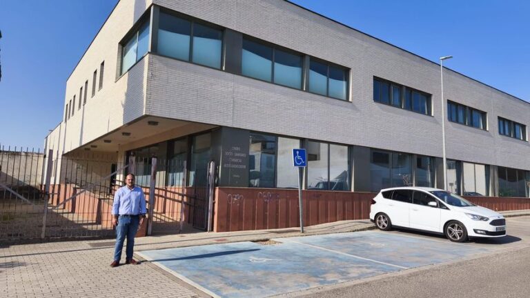 La residencia de ancianos de Adamuz abre este miércoles más de una década después de su construcción