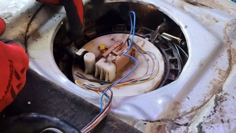 Un auto cargado de perfume y nervios: descubren 14 kilos de cocaína en Salta