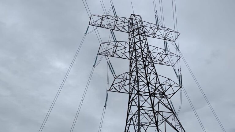 Competencia reforzará el escudo del sistema eléctrico con paradas de fábricas aún más rápidas para ahorrar luz de urgencia