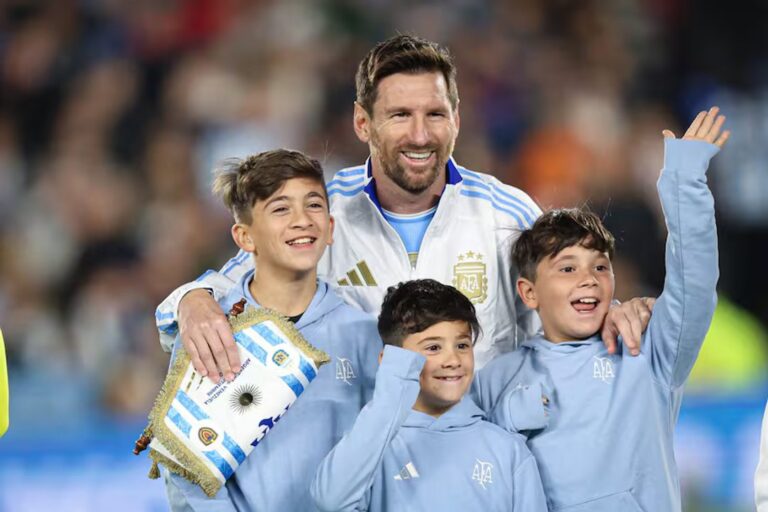 La noche eterna de Messi en el Monumental