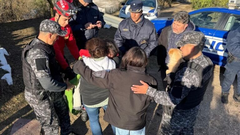 Una niña y su tía se perdieron en las sierras: fueron encontradas con hipotermia
