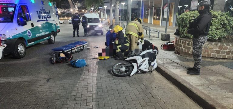 Dos heridos tras caer de una moto en el centro de Carlos Paz
