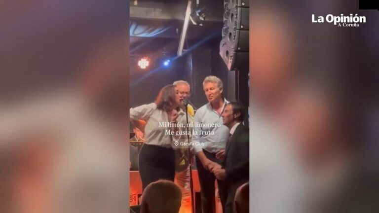 Feijóo, corista de una big band como celebración anticipada de su cumpleaños en A Coruña