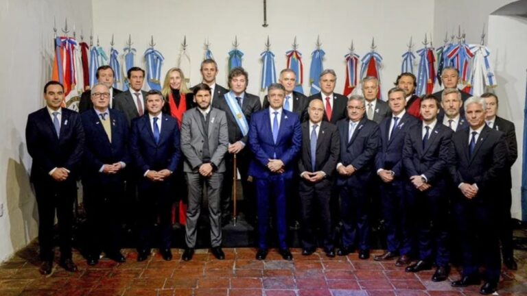 Tras la derrota en Buenos Aires, Milei convocó a los gobernadores