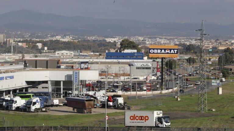 UGT y CCOO recorren Córdoba este miércoles en una caravana de coches para reivindicar la jornada de 37,5 horas