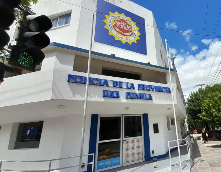 Un motociclista detenido tras embestir a un oficial en Carlos Paz