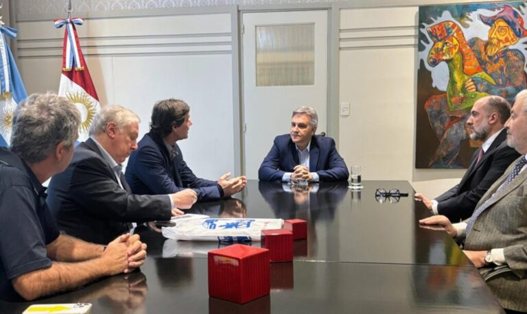 Martín Llaryora se reunió con referentes de la producción textil de la Argentina