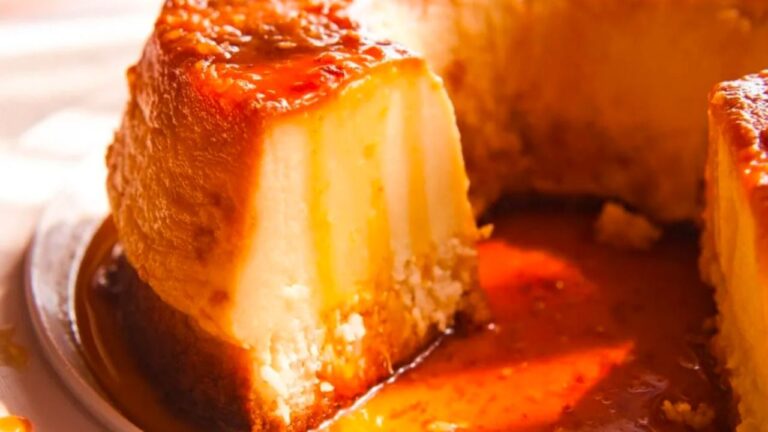 Budín de pan casero con caramelo: el postre más fácil y rendidor