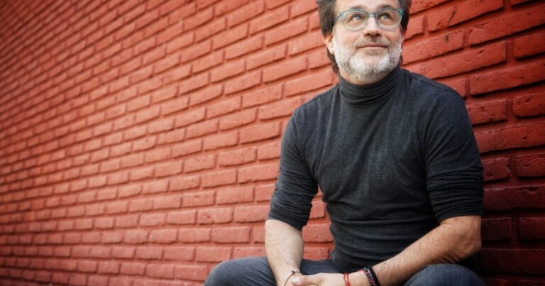 La vuelta de Gastón Pauls a la TV, con historias de superación, «sin golpe bajo» y haciéndose cargo de sus viejas adicciones