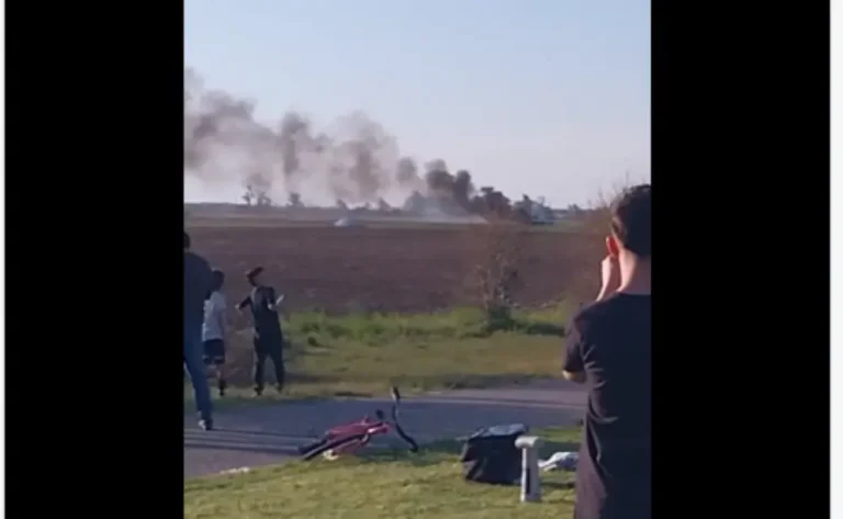 Cayó una avioneta en un festival aéreo en Bell Ville: Dos muertos