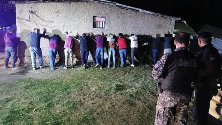 20 detenidos por participar de una riña de gallos