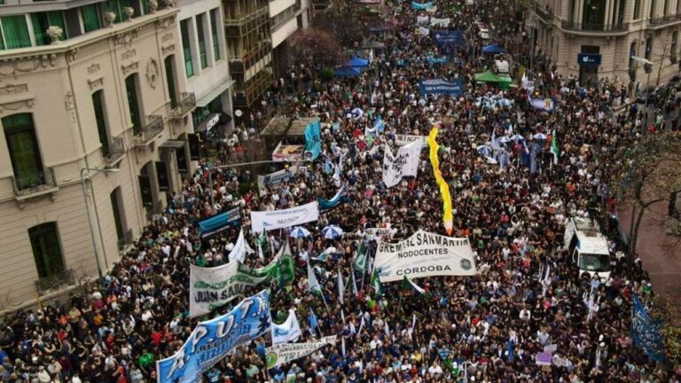 Córdoba se volcó a las calles para defender la educación pública