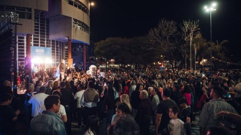 Este viernes vuelve la Noche de los CPC con trámites y espectáculos