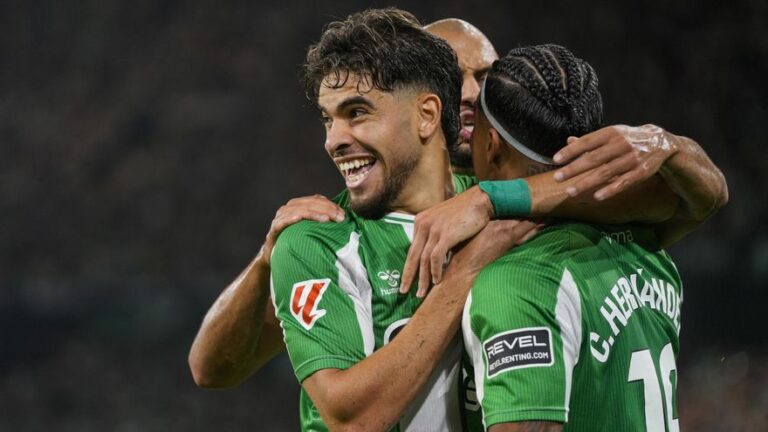 El Betis recupera la buena senda y la Real sigue perdida