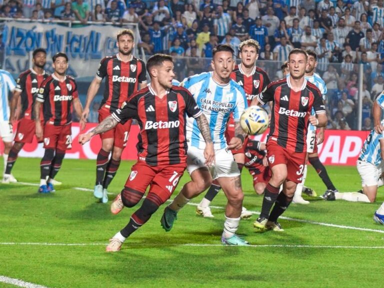 River sufrió en Tucumán y dejó escapar la punta