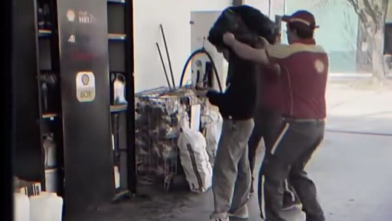 Esta no jode más: empleados de Shell simularon encerrar a una mujer en una bolsa