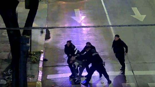 Investigan la muerte del hermano de un famoso bailarín: denunció un robo y murió tras forcejar con policías