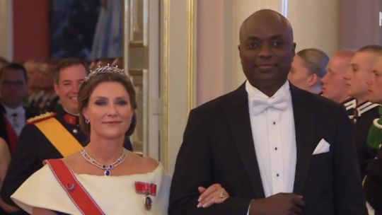 La hija del Rey de Noruega podría perder su título real tras un polémico documental en Netflix