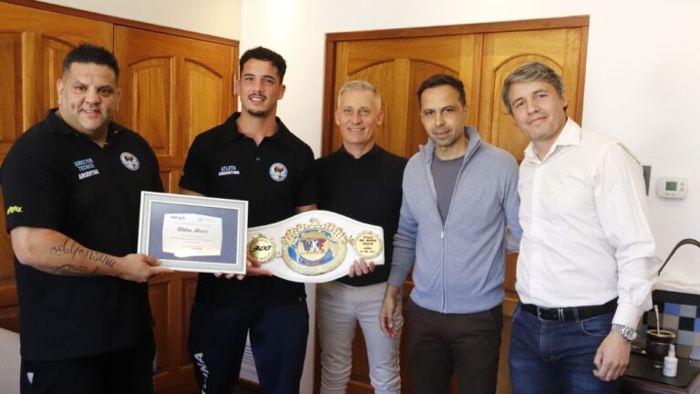 Avilés recibió al deportista Matías Adrover, campeón mundial WKF