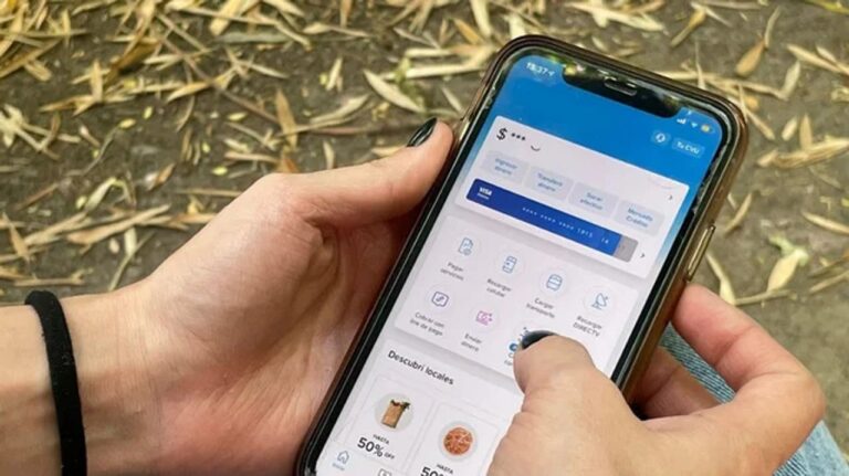 Se esfumaron sus ahorros en dólares en una transferencia y sigue sin respuesta