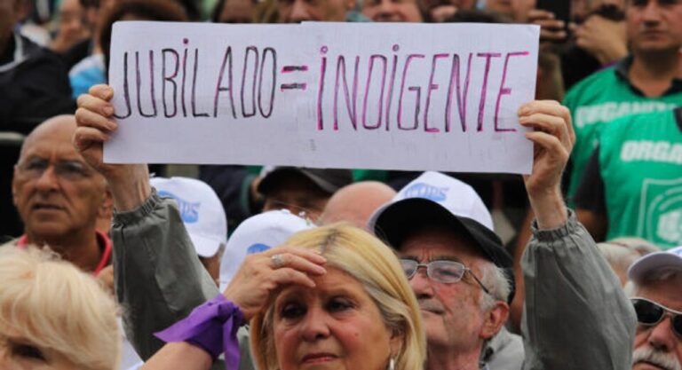 Contando monedas: aumento del 1,88% para jubilaciones y asignaciones familiares en octubre