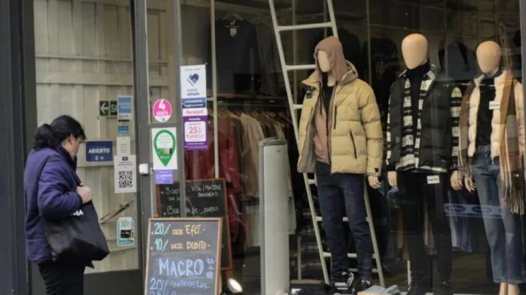 El consumo en los hogares cayó en agosto