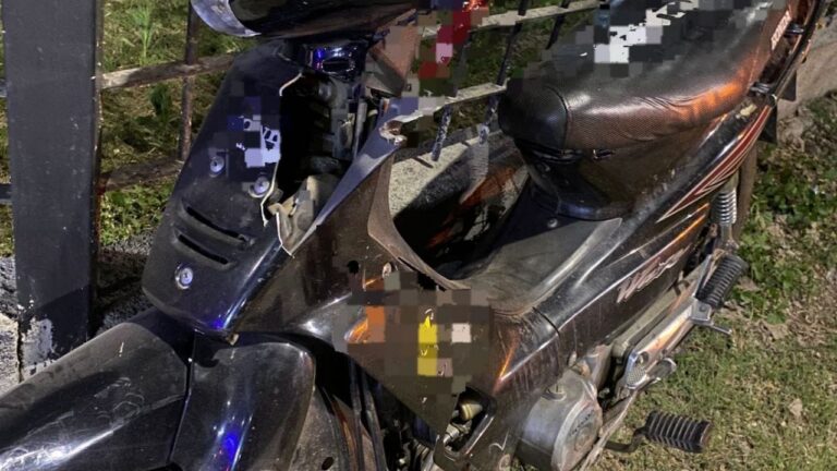 Una joven se accidentó con su moto en Colinas y terminó en el hospital