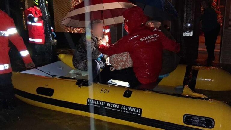 Lluvias de más de 250 litros por metro cuadrado provocan rescates, desalojos y desbordan ríos y barrancos sin causar daños personales en Valencia