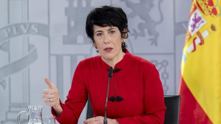 Saiz insiste en que «de ninguna manera» la legislatura está acabada si no hay presupuestos