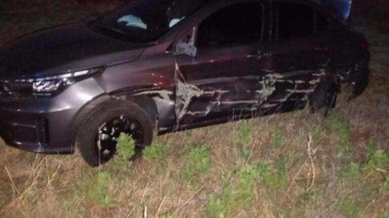 Choque entre un auto y un camión en la Ruta 35, a la altura de Del Campillo