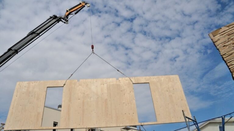 Estafas con casas prefabricadas en Córdoba: diez acusados irán a juicio