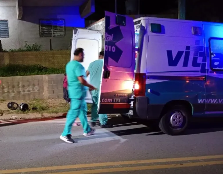 Motociclista chocó contra un muro y terminó hospitalizado en Carlos Paz