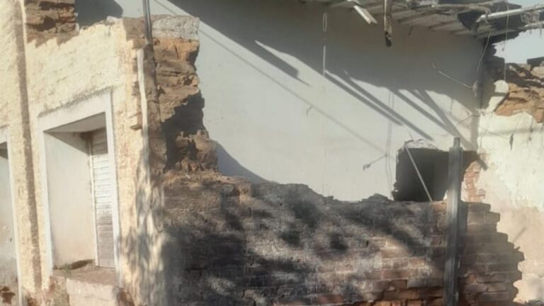 Comenzó la demolición de la Casa del Terror en Laboulaye