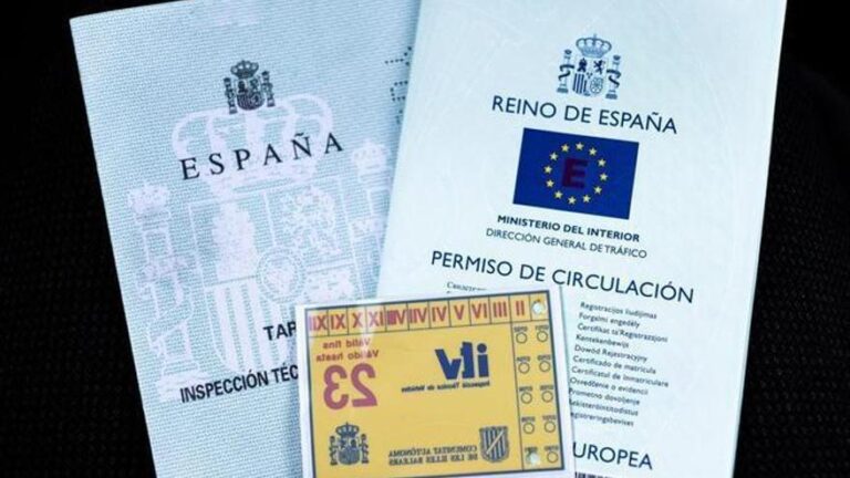 Estos son los documentos que tienes que llevar en tu coche esta Navidad según la DGT
