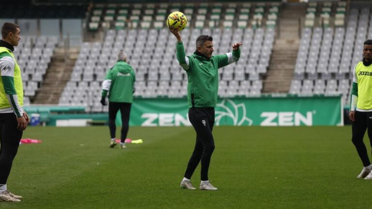 Iván Ania y el choque ante el Burgos: «Los objetivos se cumplen siendo fuerte como local»
