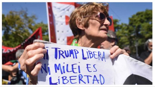 Argentinos marcharon a la Embajada de EE.UU. contra la intervención militar de Donald Trump en Venezuela