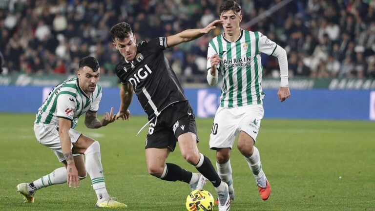 El Córdoba CF saca músculo y abre el año con una convincente victoria ante el Burgos