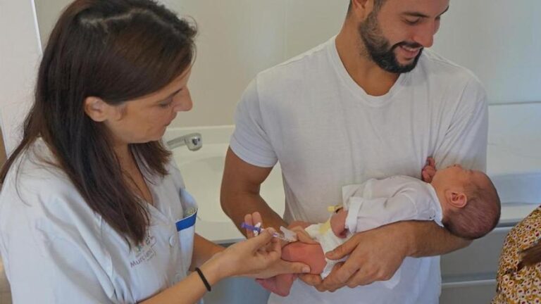 Los pediatras piden vacunar a los niños contra la hepatitis A ante el repunte de casos