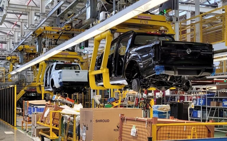 La fabricación de autos cerró 2025 en retroceso, pese al repunte del mercado interno