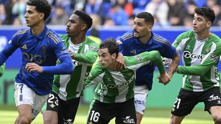 Real Oviedo y Betis firman un empate que no le vale a ninguno
