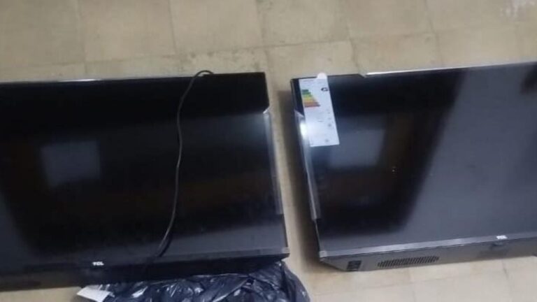 Dos adolescentes fueron sorprendidos tras robar televisores en Parque Liceo