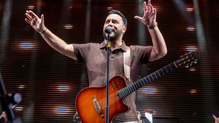 Lucas Sugo se adueñó del escenario y llevó la fiesta al máximo en la noche dominguera