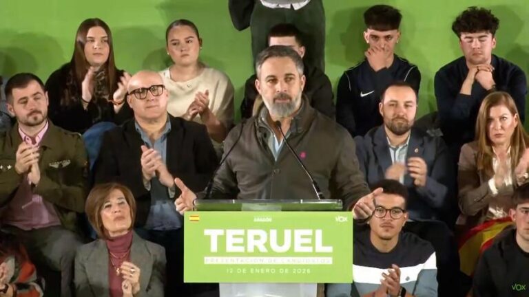 Abascal cambia el paso de la relación con el PP y advierte a los suyos que Vox es un partido «de gobierno»