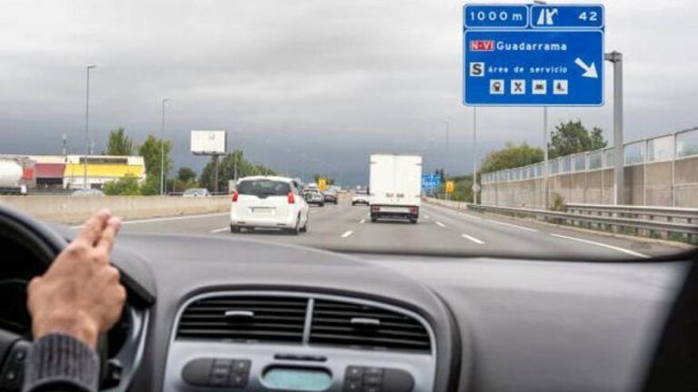La DGT avisa en sus redes sociales de los peligros sobre esta acción en la carretera