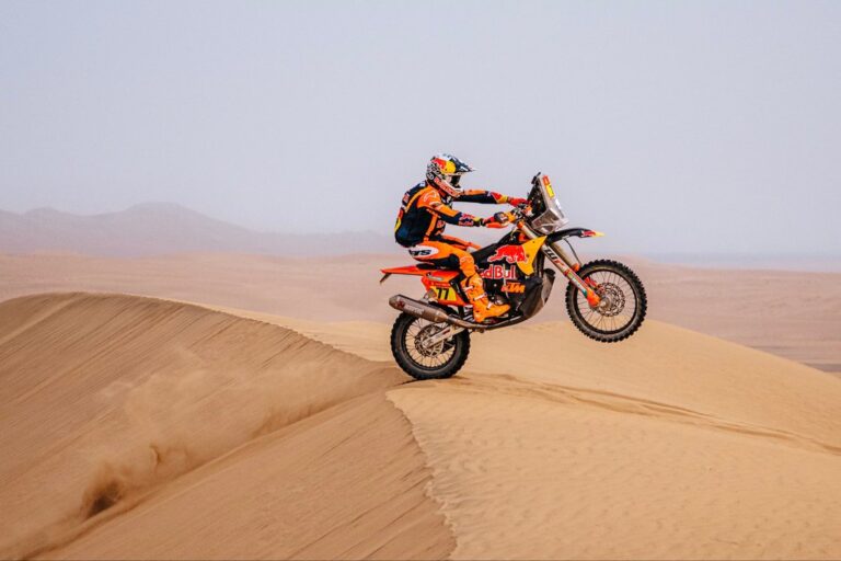 Benavides volvió a la cima del Dakar y llega líder a un cierre al límite en motos