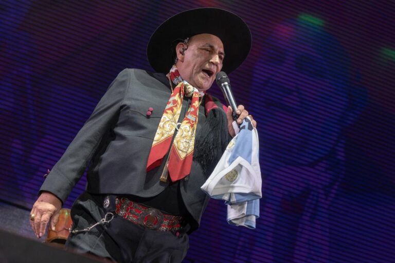 El Chaqueño Palavecino brilló en una noche histórica del Festival de Jesús María