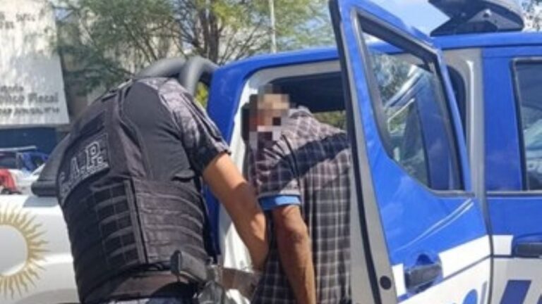 Robó ropa de un comercio y terminó detenido tras una persecución
