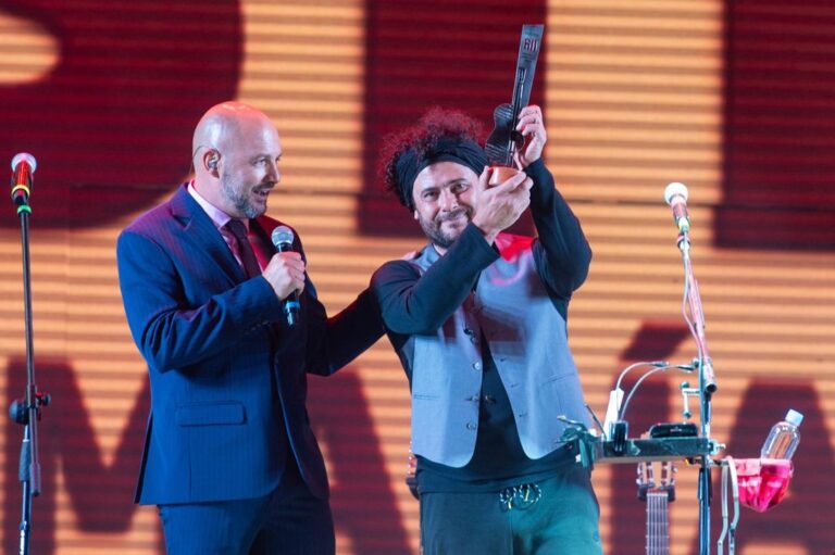 Raly Barrionuevo interpretó sus temas más emblemáticos en el Festival de Jesús María