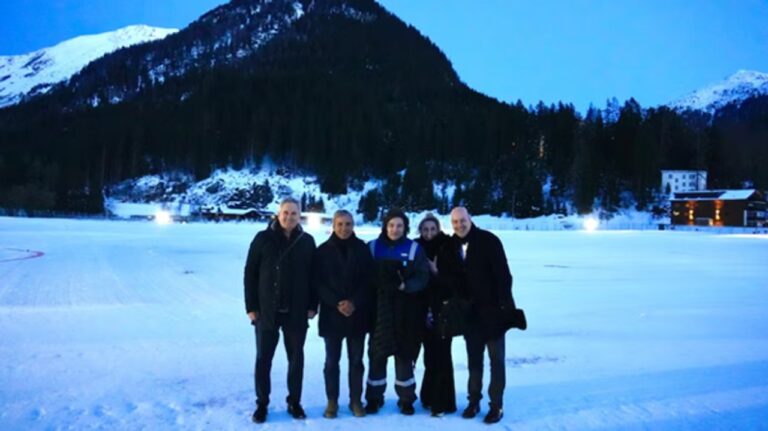 Javier Milei llegó a Davos, donde estrechará aún más los lazos con Donald Trump