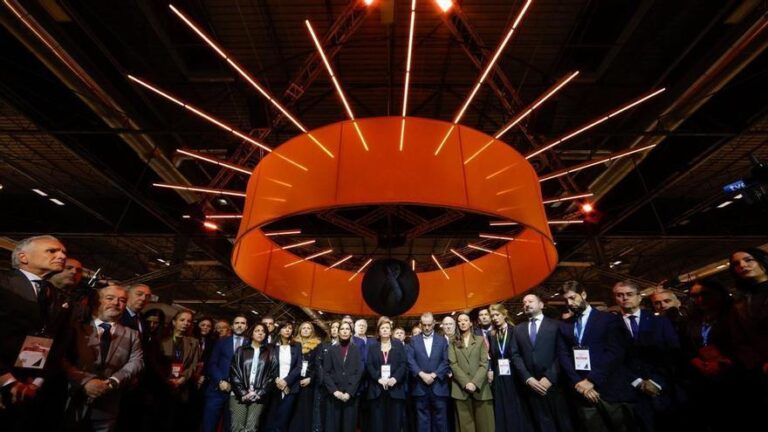 Andalucía inicia en Fitur una presencia marcada por el luto
